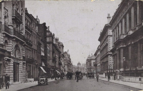 Pall Mall, London in the Victorian times